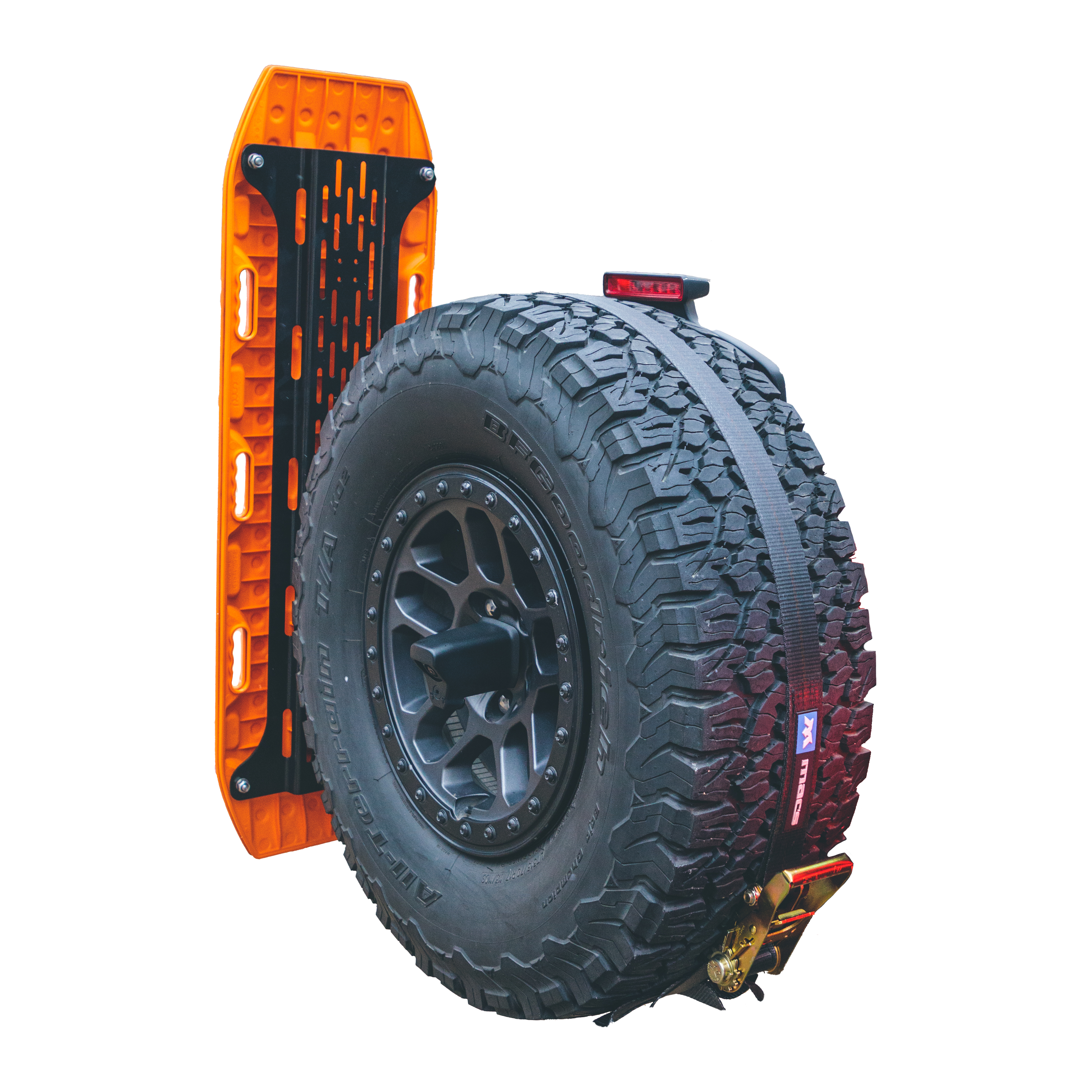 Overland Kitted Spare Tire MAXTRAX Mounting System For Vehicles To Retain Rear Visibility
